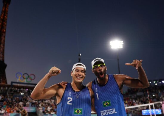 Evandro e Arthur Lanci garantem mais uma vitória no vôlei de praia das Olimpíadas de Paris 2024.