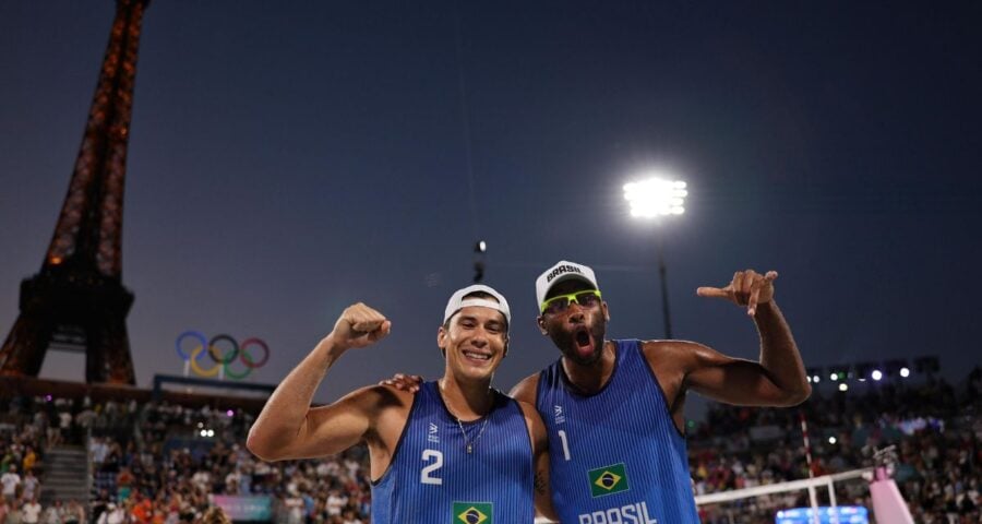 Evandro e Arthur Lanci garantem mais uma vitória no vôlei de praia das Olimpíadas de Paris 2024.