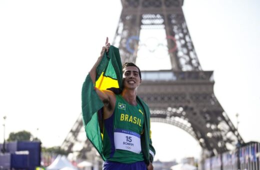 Olimpíadas 2024: Caio Bonfim é recebido por multidão em Brasília.