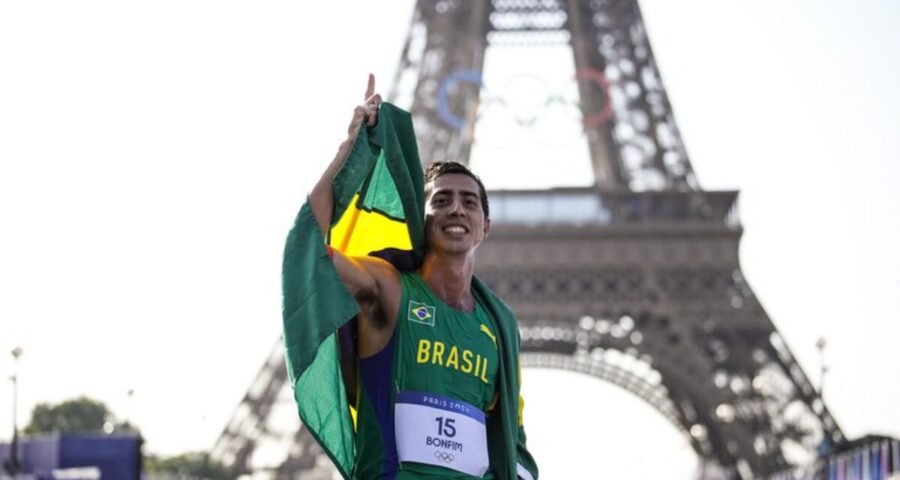 Olimpíadas 2024: Caio Bonfim é recebido por multidão em Brasília.