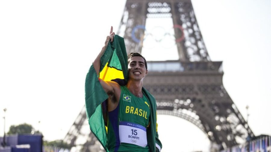 Olimpíadas 2024: Caio Bonfim é recebido por multidão em Brasília.