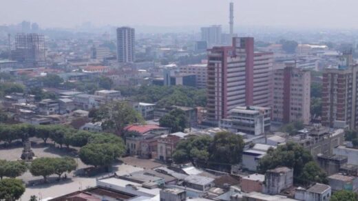 Fumaça encobre Manaus por vários dias - Foto João VianaSemcom