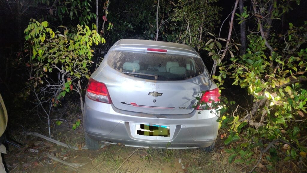 Carro usado na fuga pelo homem foi abandonado e encontrado na região sul de Palmas - Foto: Divulgação/PMTO 