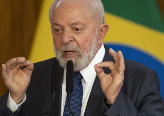 Lula fala sobre Musk ir contra decisões de Moraes sobre o X: 'Não é porque tem muito dinheiro que pode desrespeitar'.