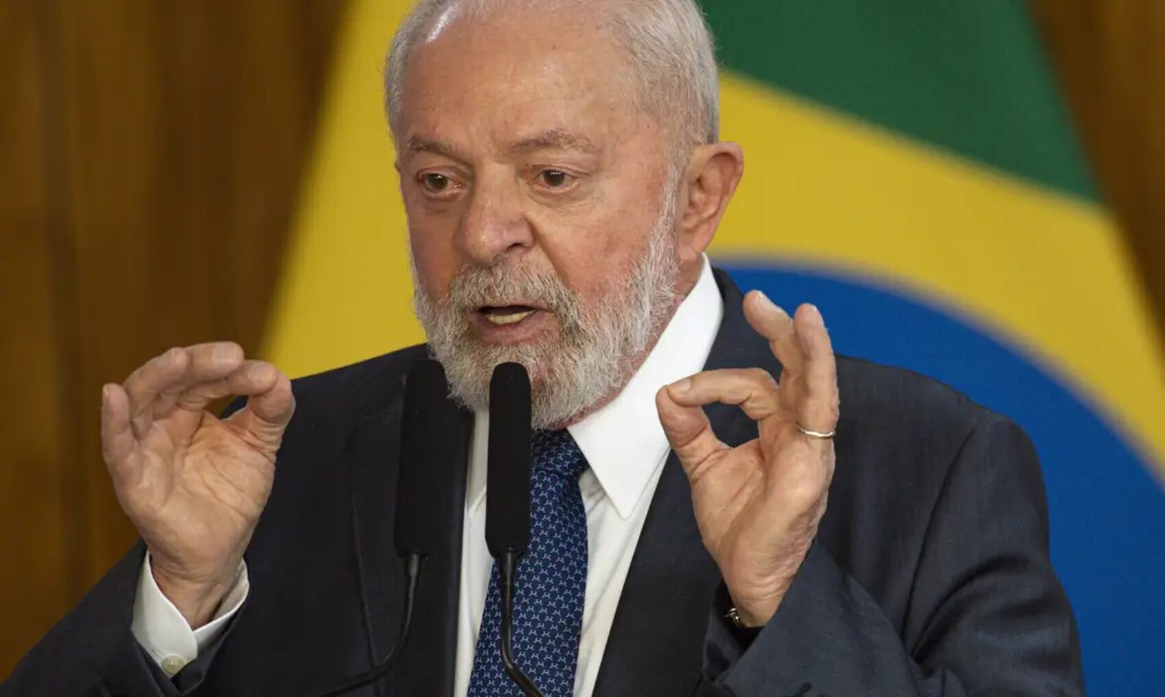 Lula fala sobre Musk ir contra decisões de Moraes sobre o X: 'Não é porque tem muito dinheiro que pode desrespeitar'.