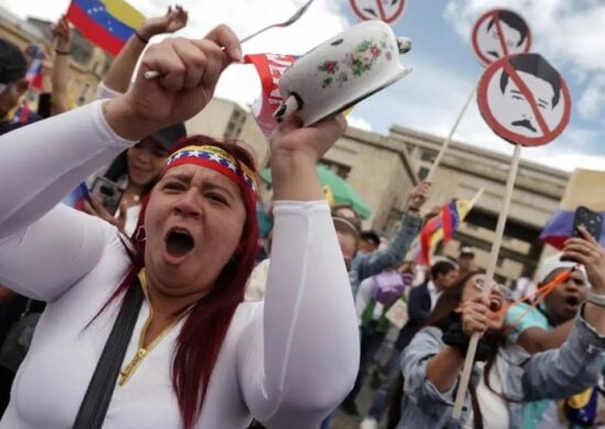 Neste sábado (3), em Caracas, na Venezuela, milhares de pessoas tomaram as ruas para protestar contra o que consideram ser uma reeleição fraudulenta do presidente Nicolás Maduro.