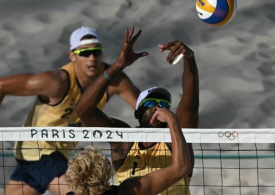 O Brasil se despediu da disputa do vôlei de praia masculino nas Olimpíadas de Paris 2024 nesta terça-feira (6).