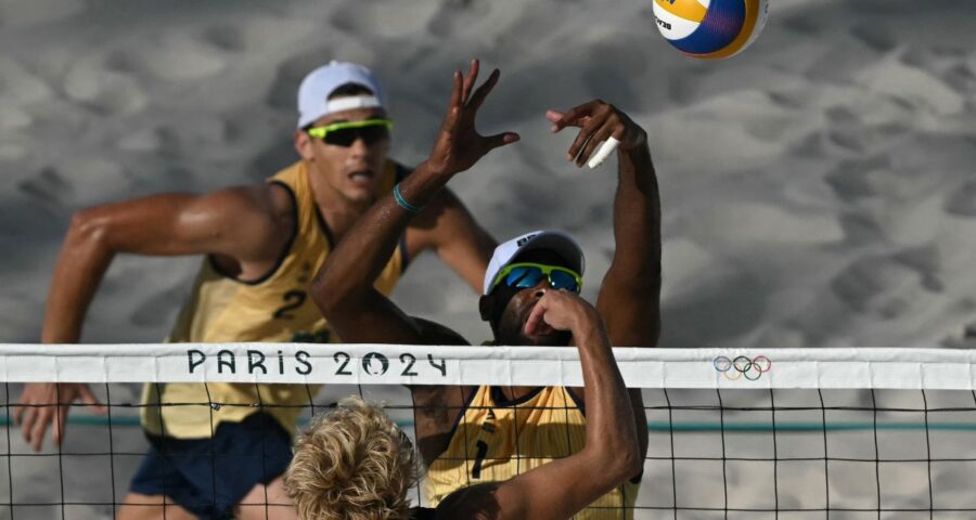 O Brasil se despediu da disputa do vôlei de praia masculino nas Olimpíadas de Paris 2024 nesta terça-feira (6).