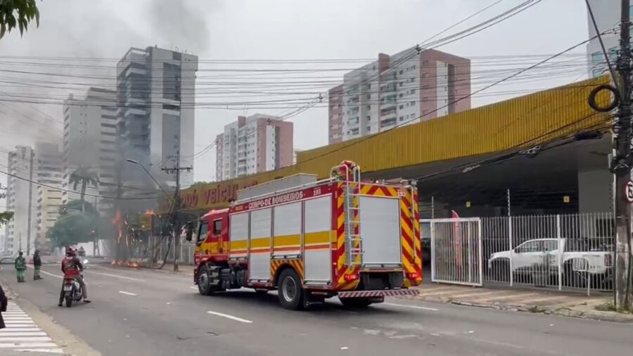 O incêndio ocasionou na falta de energia em algumas áreas de Manaus. Foto: Reprodução Internet