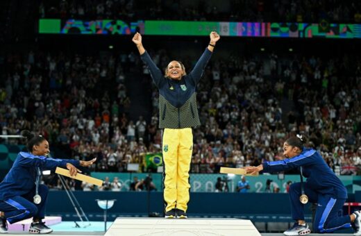 O pódio do solo de ginástica rítmica, aparelho que Rebeca Andrade conquistou a medalha de ouro, passará por uma revisão de notas.