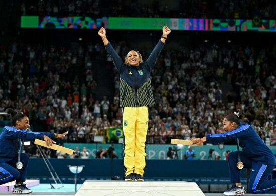 O pódio do solo de ginástica rítmica, aparelho que Rebeca Andrade conquistou a medalha de ouro, passará por uma revisão de notas.