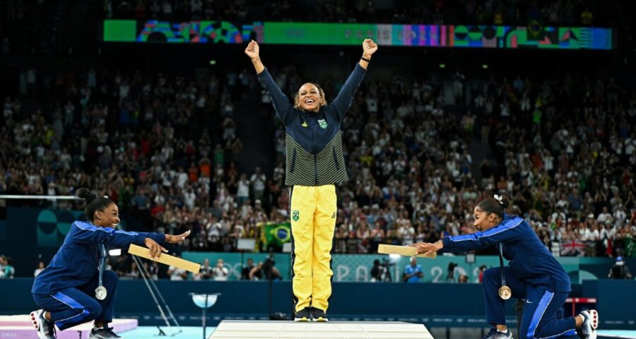 O pódio do solo de ginástica rítmica, aparelho que Rebeca Andrade conquistou a medalha de ouro, passará por uma revisão de notas.