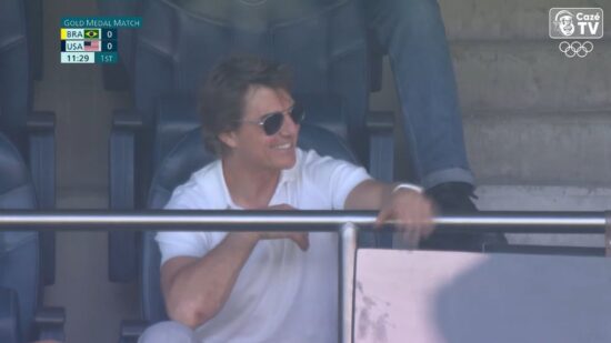 Tom Cruise assiste à final entre Brasil e EUA