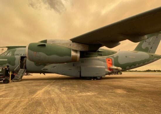 O KC-390 Millennium da FAB atua no combate aos incêndios no Pantanal.