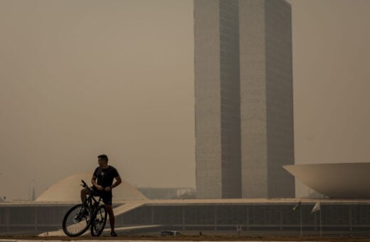 Fumaça no DF encobre céu de Brasília pelo segundo dia.