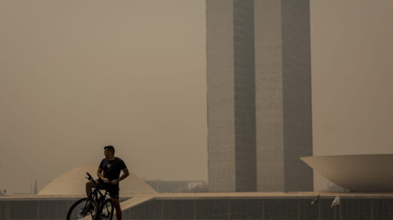 Fumaça no DF encobre céu de Brasília pelo segundo dia.