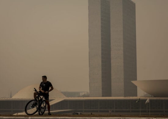 Fumaça no DF encobre céu de Brasília pelo segundo dia.