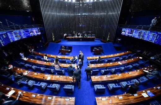 Senado discute projetos pendentes