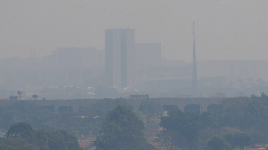 Fumaça no DF prejudica a qualidade do ar.