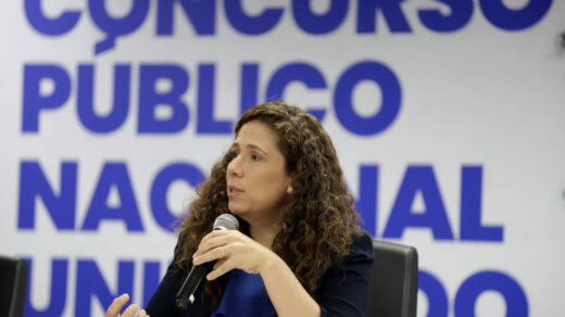 Ministra da Gestão e da Inovação em Serviços Públicos, Ester Dweck, durante entrevista coletiva sobre o CNU.