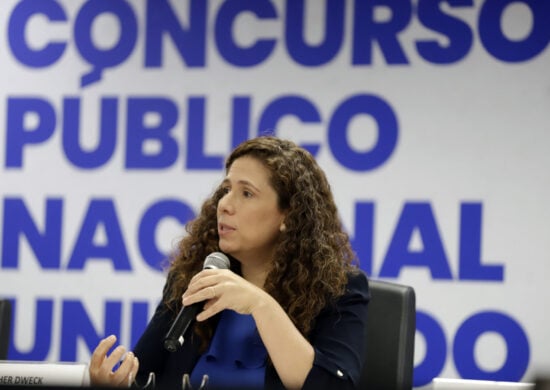 Ministra da Gestão e da Inovação em Serviços Públicos, Ester Dweck, durante entrevista coletiva sobre o CNU.