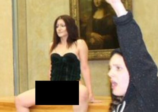 Mulher dança nua em frente à "monalisa" - Foto: Reprodução/Redes Sociais