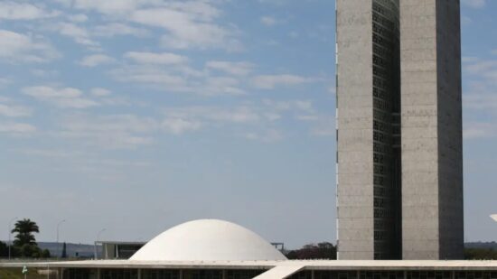 Prova online em concursos; saiba sobre o PL em tramitação no Senado.