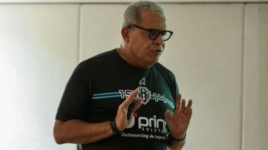 Hélio dos Anjos se Revolta e Faz Apelo ao Presidente da FPF: “Estão Assaltando o Paysandu”