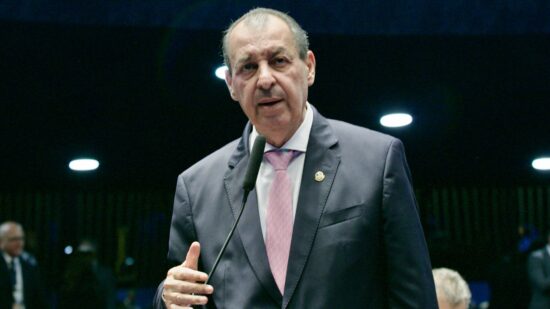 Senador Omar Aziz critica verba do governo federal designada ao combate aos incêndios no Norte e Centro-Oeste