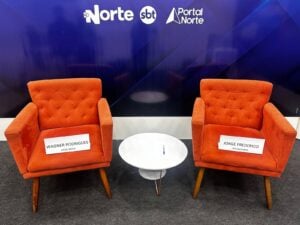 Cadeira do candidato permanece vazia até o final da entrevista - Foto: Geovanni Pereira/ TV Norte Tocantins