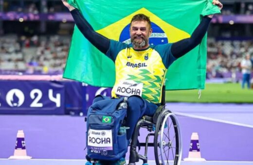 André Rocha comemora a medalha de bronze nos Jogos de Paris - Foto: Reprodução