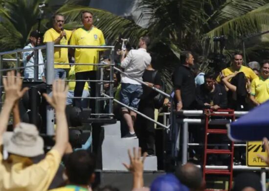 O ex-presidente Jair Bolsonaro e o pastor Silas Malafaia em manifestação política na orla de Copacabana em abril de 2024 - Foto: Fernando Frazão/Agência Brasil