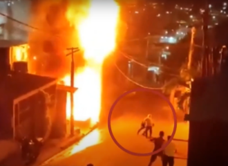 Câmera flagra homem saindo de incêndio em igreja - Foto: Reprodução/TV Norte