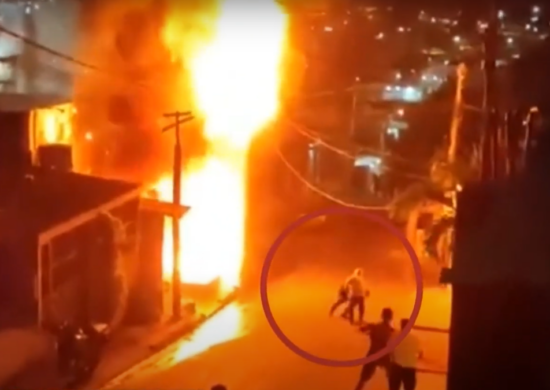 Câmera flagra homem saindo de incêndio em igreja - Foto: Reprodução/TV Norte