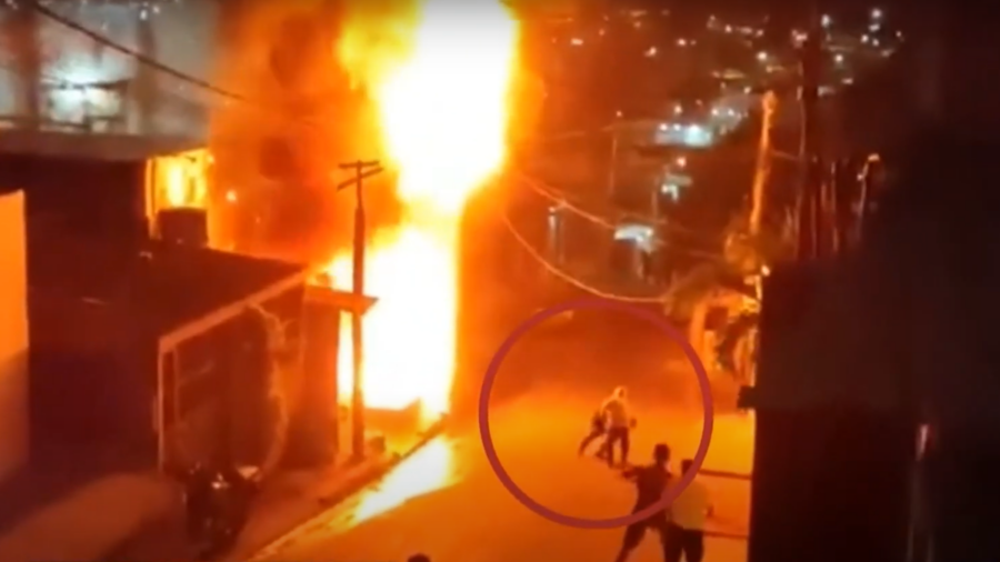 Câmera flagra homem saindo de incêndio em igreja - Foto: Reprodução/TV Norte