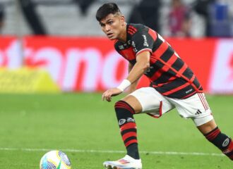 Alcaraz estreou no Flamengo com expulsão - Foto: Gilvan de Souza / CRF