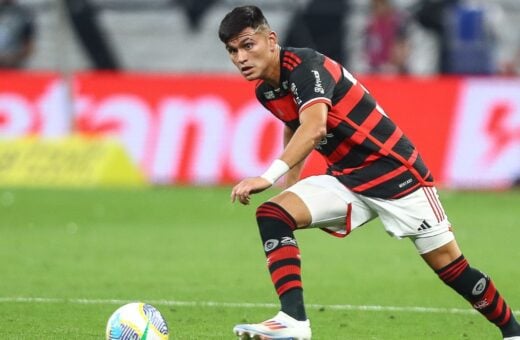 Alcaraz estreou no Flamengo com expulsão - Foto: Gilvan de Souza / CRF