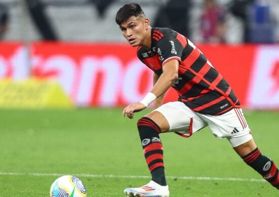 Alcaraz estreou no Flamengo com expulsão - Foto: Gilvan de Souza / CRF