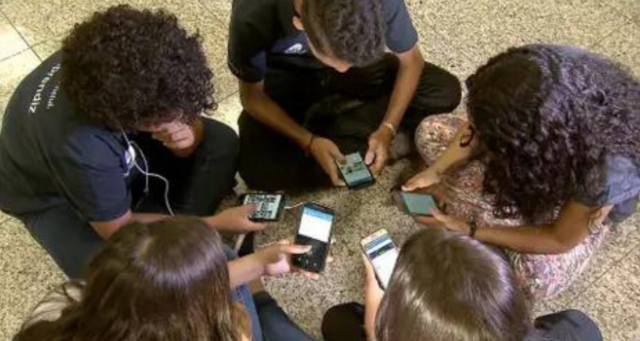 Uso de celulares nas escolas pode ser banido - Foto: Arquivo/EBC