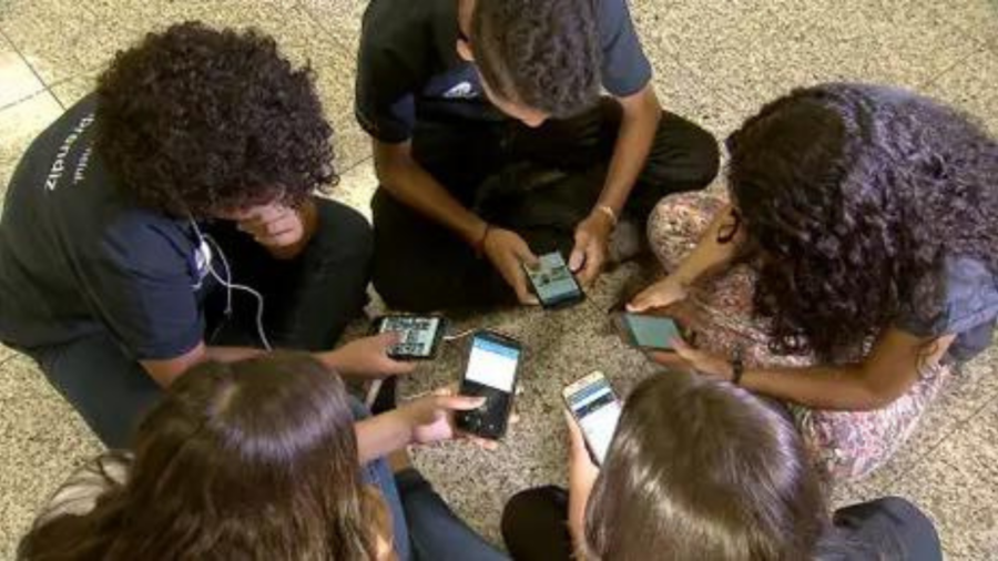 Uso de celulares nas escolas pode ser banido - Foto: Arquivo/EBC