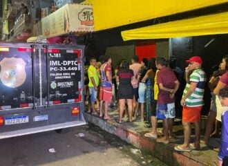 Homem é morto a tiros dentro de bar no bairro Compensa