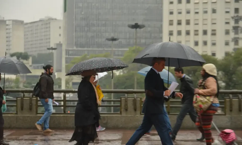 Chuva preta pode afetar especialmente o Sul e o Sudeste do país.