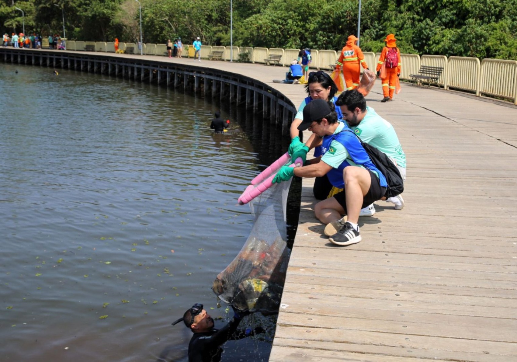 A 12ª edição do programa Lago Limpo retirou mais de 1.560 quilos de lixo das margens e do fundo do Paranoá. Foto: Marco Peixoto/ Caesb