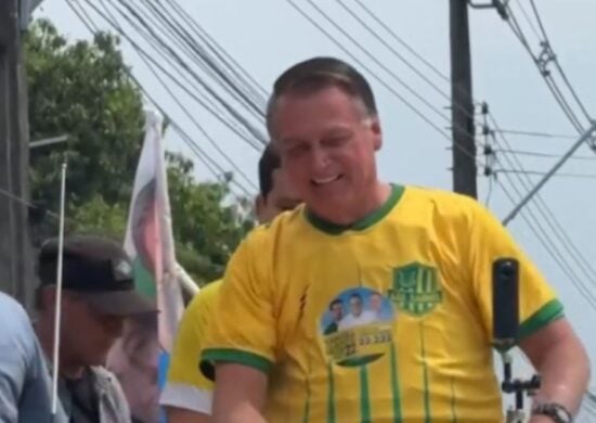 Multidão recebe Bolsonaro em motocarreata