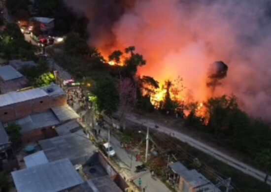 Incêndio atinge área de mata no Coliseu