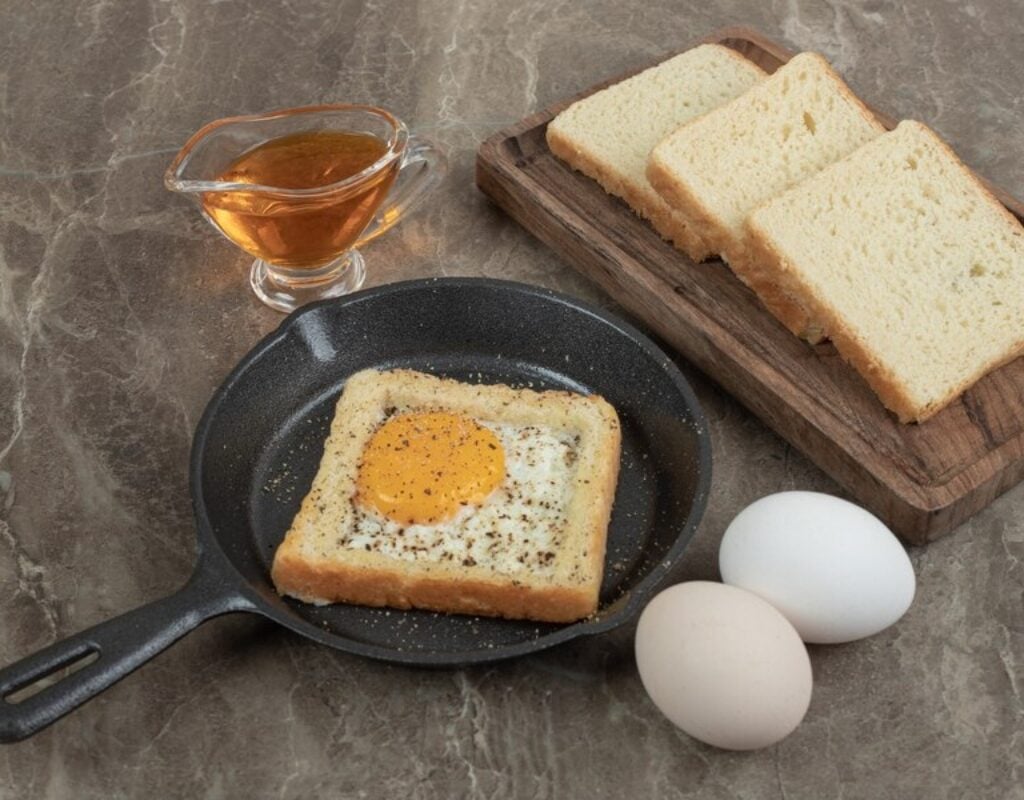 Pão com ovo pode ser saudável se feito corretamente