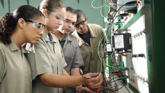 Programa oferece qualificação profissional para