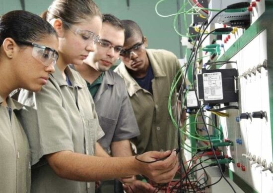 Programa oferece qualificação profissional para