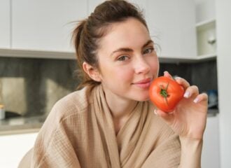 Tomate é rico em água e vitamina C