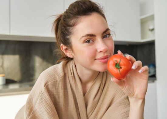 Tomate é rico em água e vitamina C